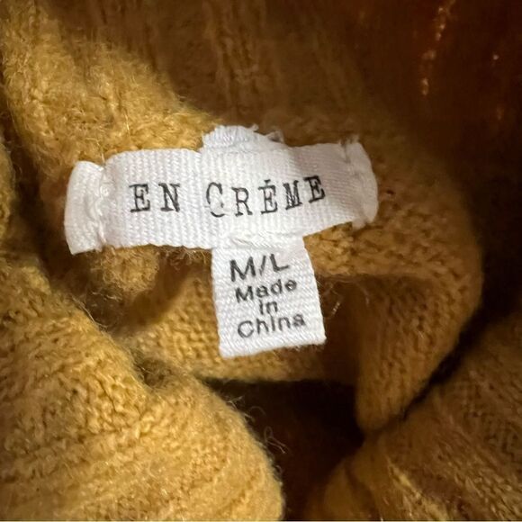 En Creme Gold Turtleneck Crochet Sleeves Sweater -- M/L - Picture 13 of 15